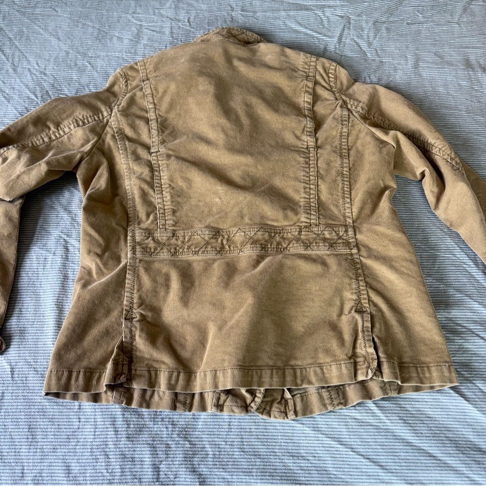 Eddie Bauer Women's Utility Jacket in Tan - Picture 2 of 4